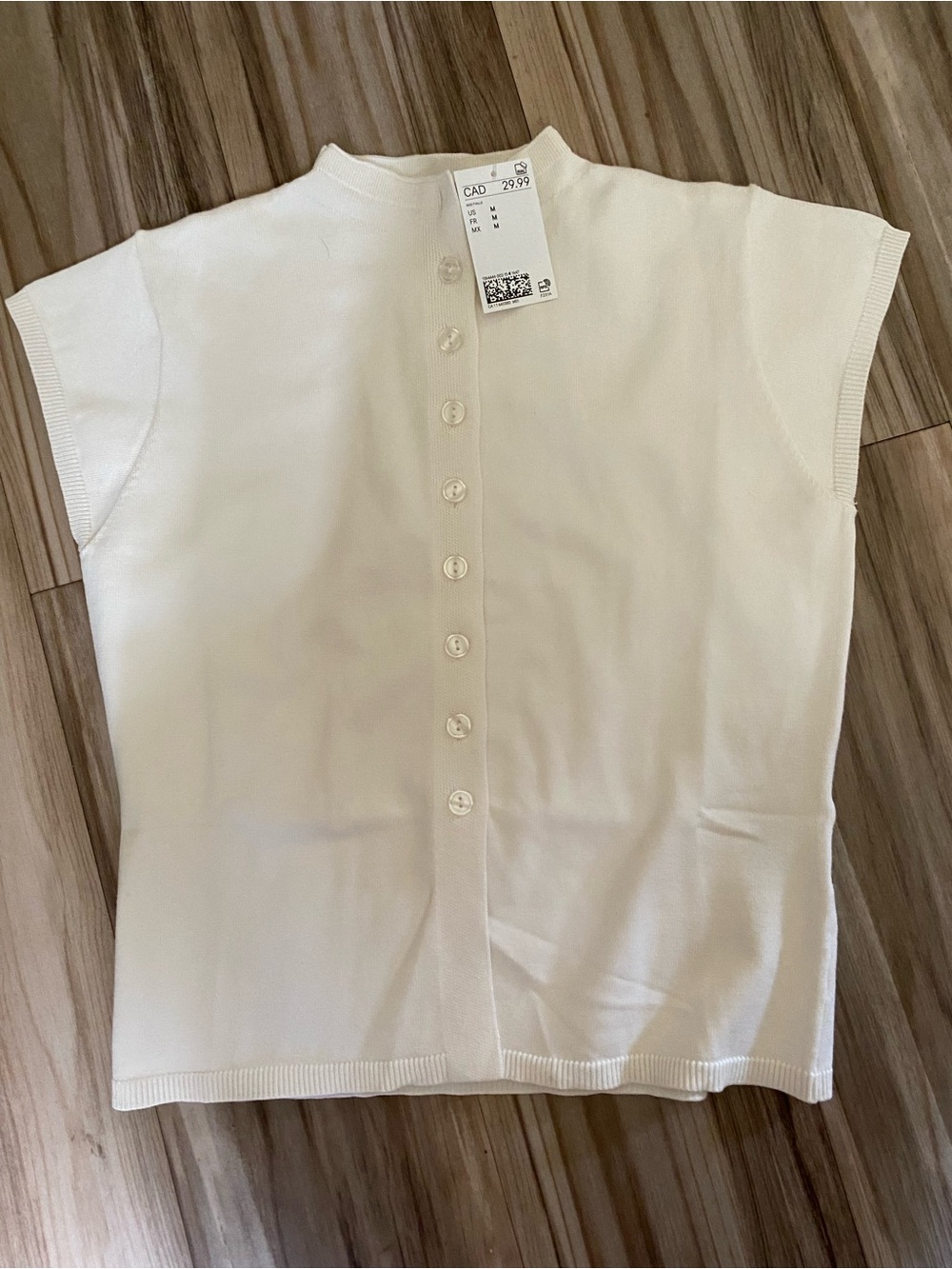 H&M Cream Button-Front Knit Top. NWT